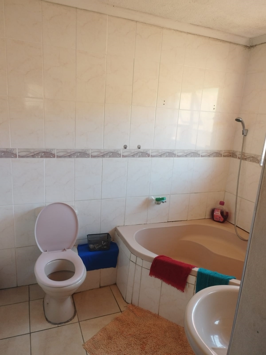 4 Bedroom Property for Sale in Mdantsane Nu 16 Eastern Cape